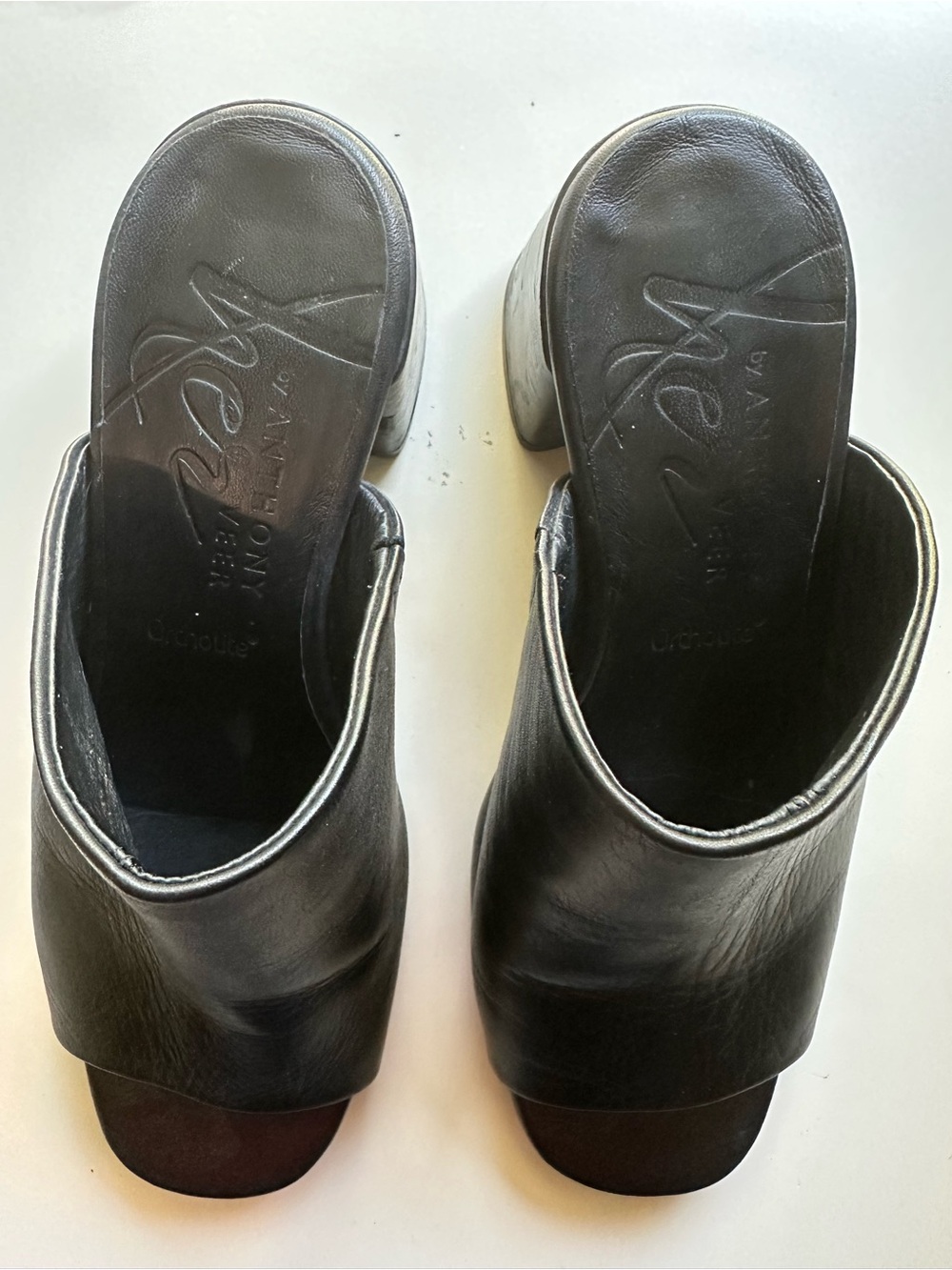 Black Leather Open-Toe Slip-On Mules - Black
